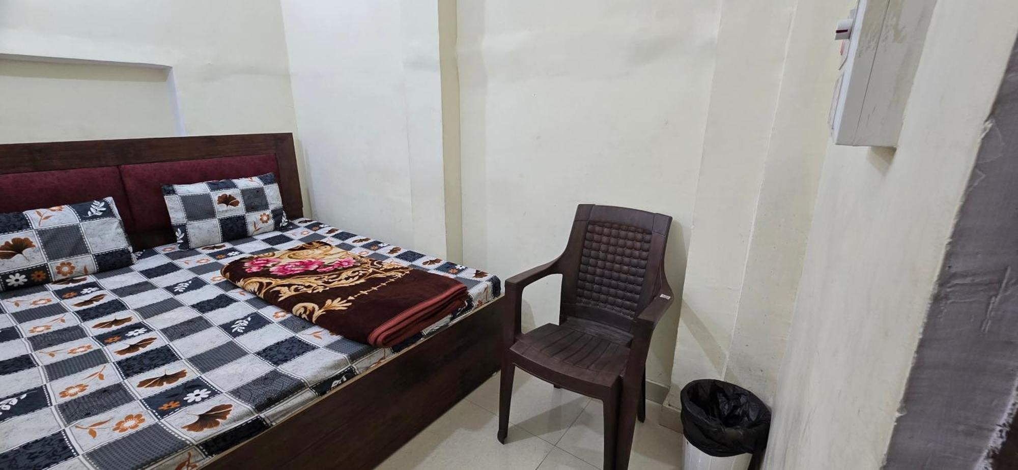 Ramlala Paying Guest House Stay Just 100M From Saryu Ghat, Ayodhya Eksteriør bilde