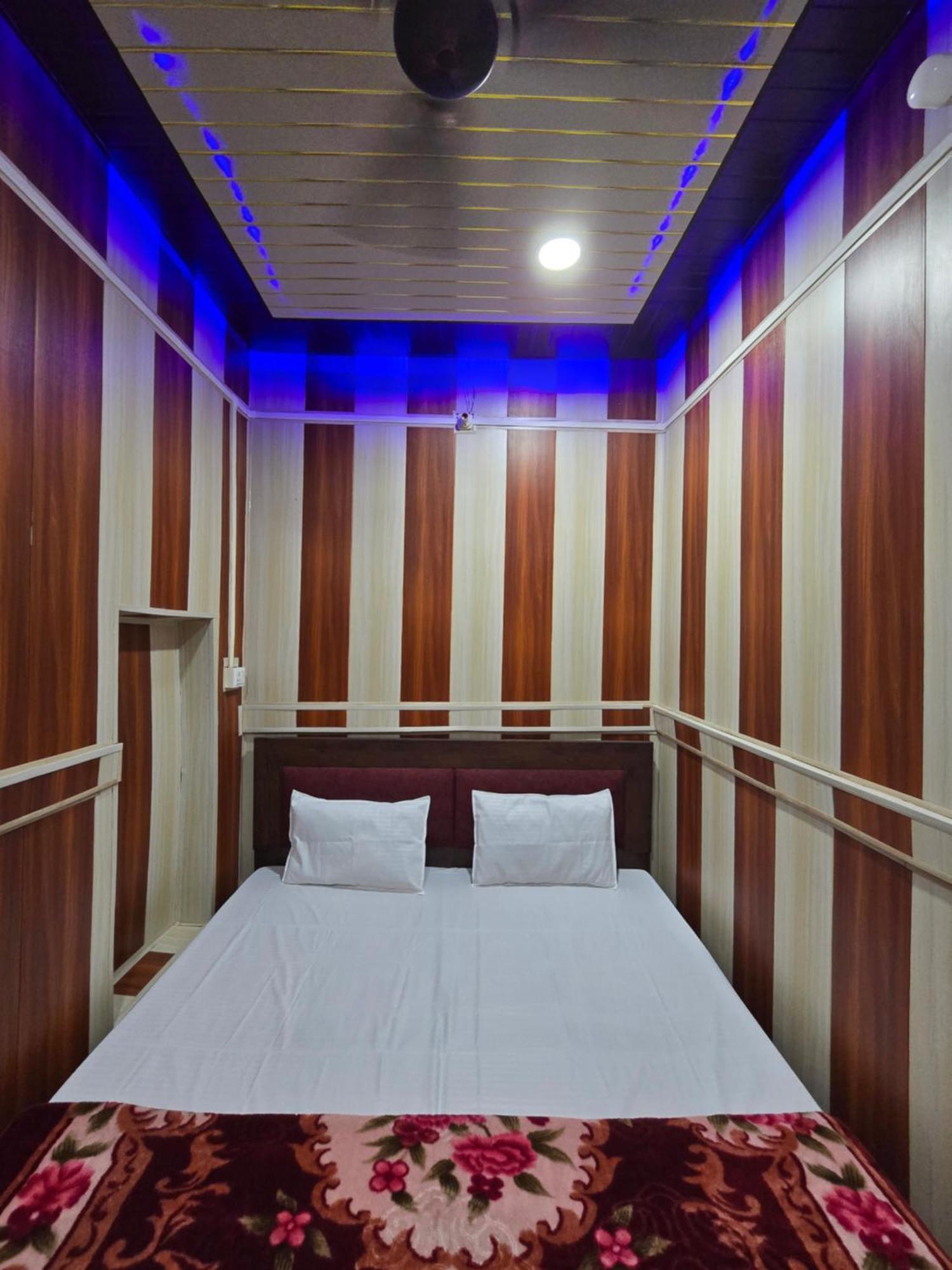 Ramlala Paying Guest House Stay Just 100M From Saryu Ghat, Ayodhya Eksteriør bilde