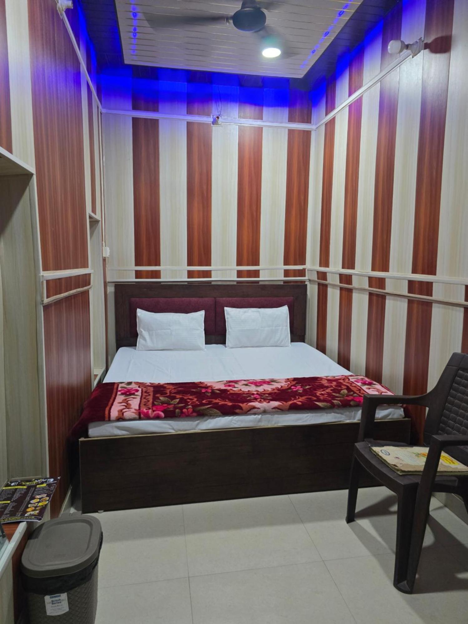Ramlala Paying Guest House Stay Just 100M From Saryu Ghat, Ayodhya Eksteriør bilde
