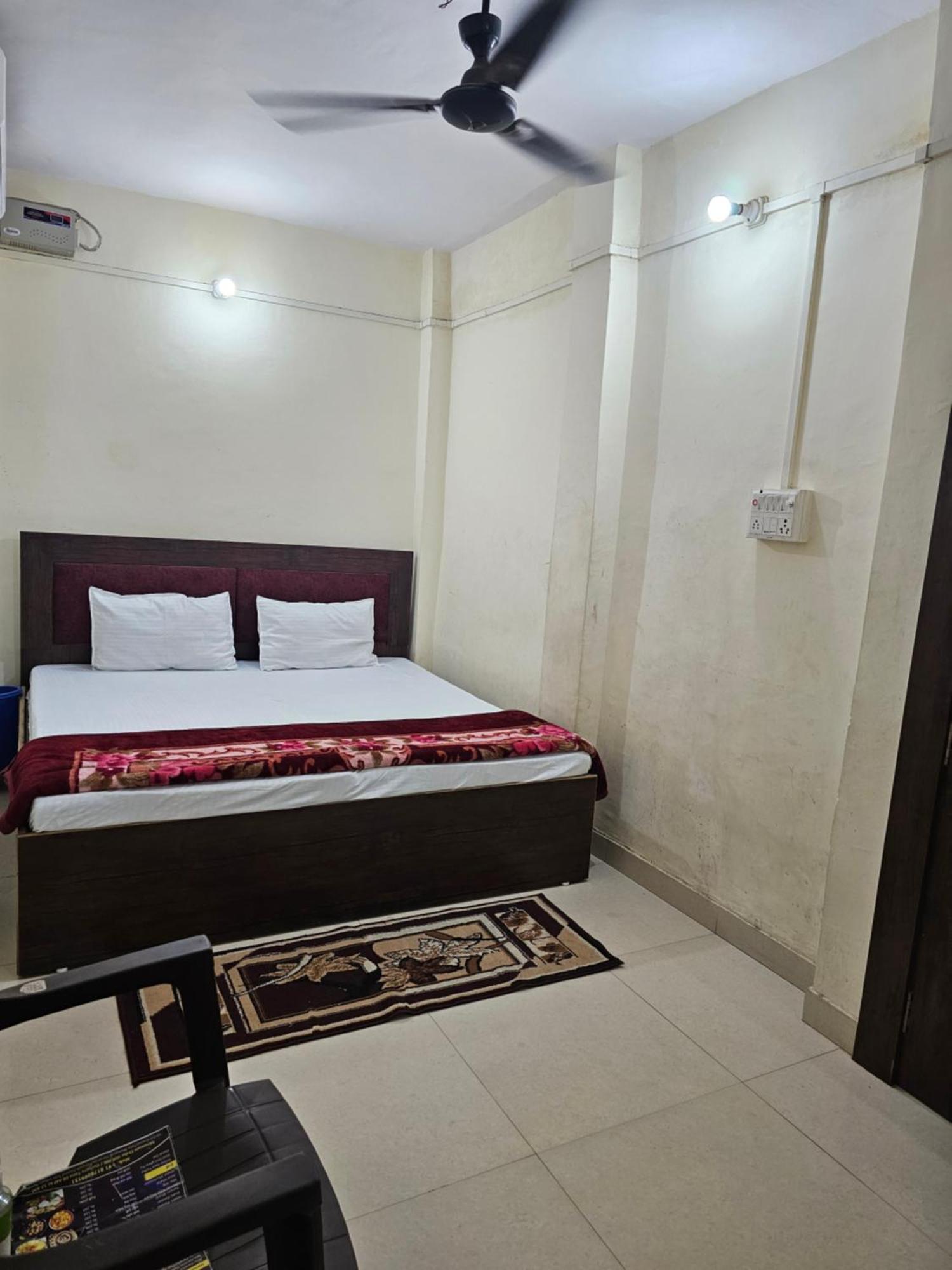 Ramlala Paying Guest House Stay Just 100M From Saryu Ghat, Ayodhya Eksteriør bilde