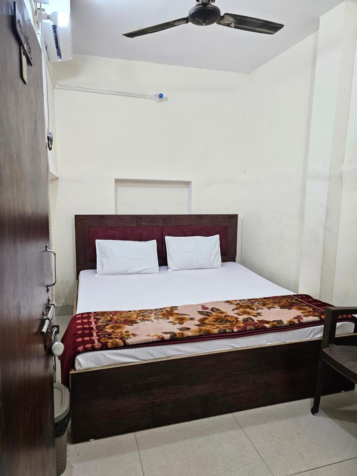 Ramlala Paying Guest House Stay Just 100M From Saryu Ghat, Ayodhya Eksteriør bilde